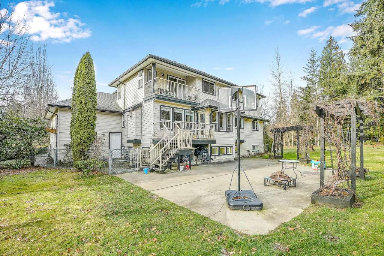 Beautiful 3-Bedroom Suite On 1 Acre Maple Ridge Exterior foto