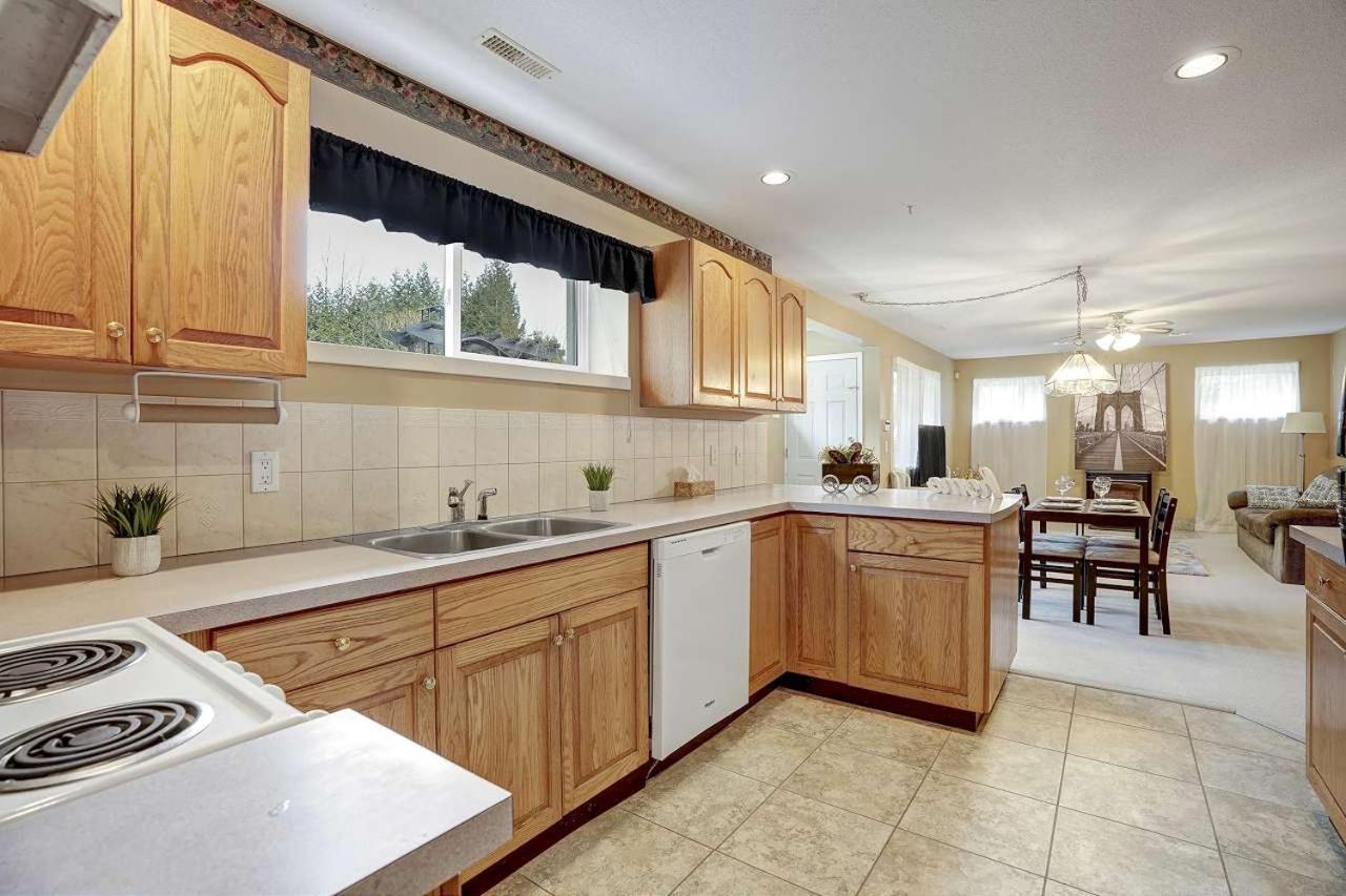 Beautiful 3-Bedroom Suite On 1 Acre Maple Ridge Exterior foto