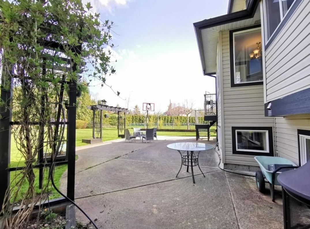Beautiful 3-Bedroom Suite On 1 Acre Maple Ridge Exterior foto